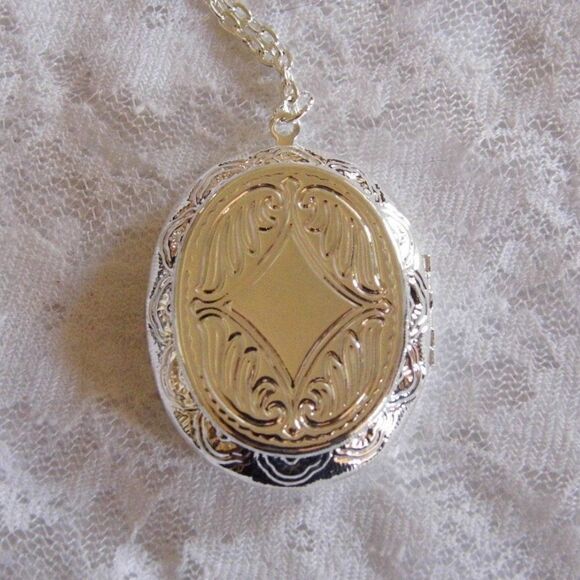 Victorian Lady Locket Necklace Glass Cameo Photo - Picture 5 of 5